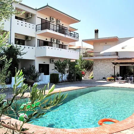 Aparthotel Skentos